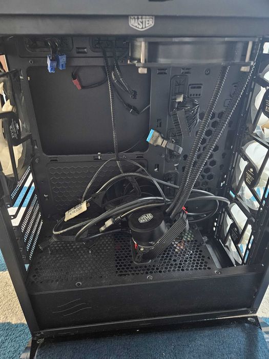 Carcasa Silentium PC ATX si SSD