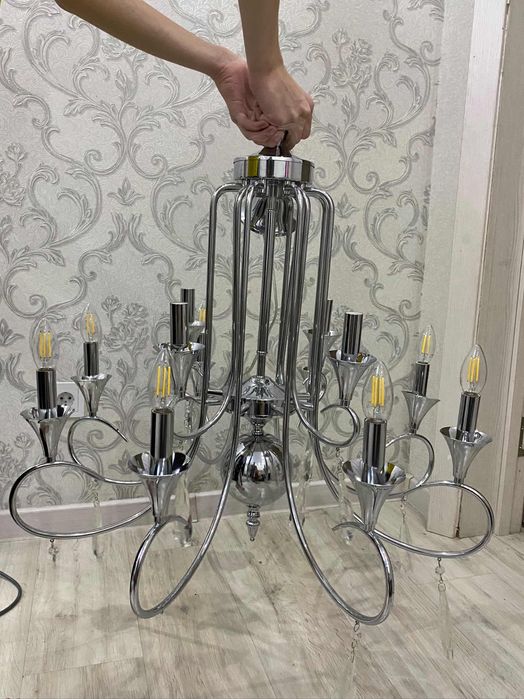 Продам люстру в гостиную