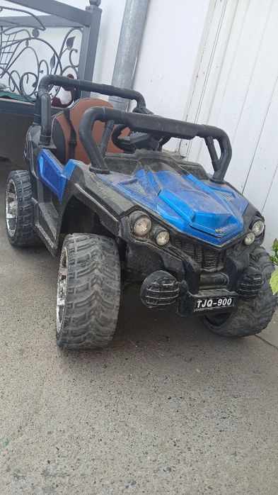 Bolalar mashinasi sotiladi