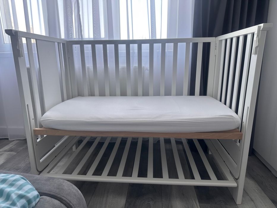 Vând pătuț bebeluș