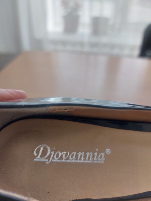 Продам туфли лакированные