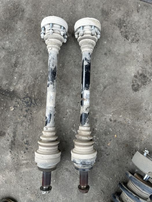 Задни полуоски бмв х6 ф16 х5 ф15 м50д bmw x6 f16 x5 f15 m50d полуоска