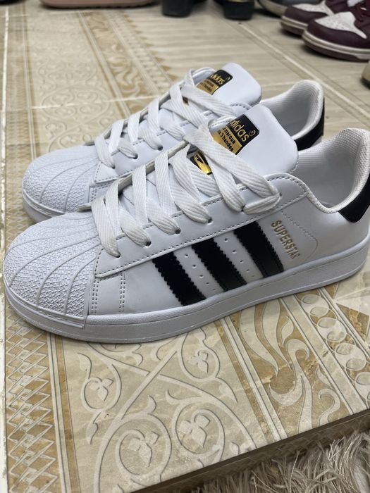 Кроссовка адидас