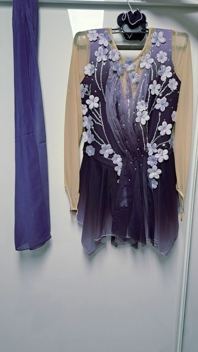 Rochie pentru patinaj artistic.Nou purtat doar odata.Inaltime 165-170