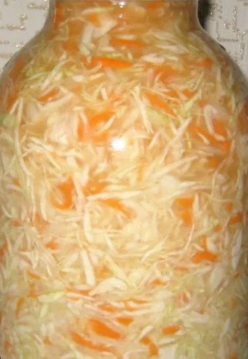 Квашеная капуста, корейская морковка, острая корейская капуста
