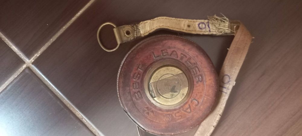 Ruleta veche Leather case