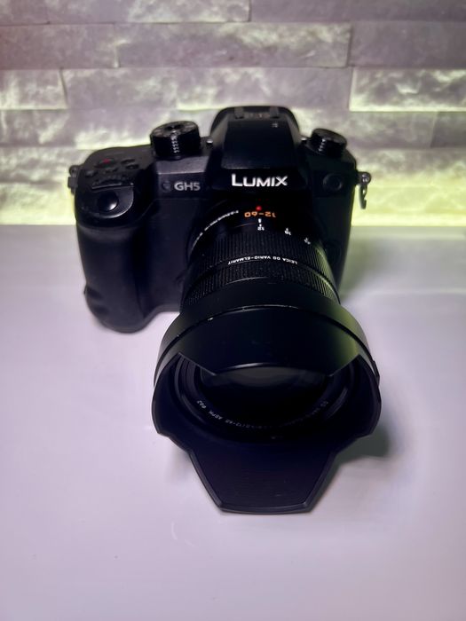 Panasonic GH5 със обектив Panasonic Leika 12-60