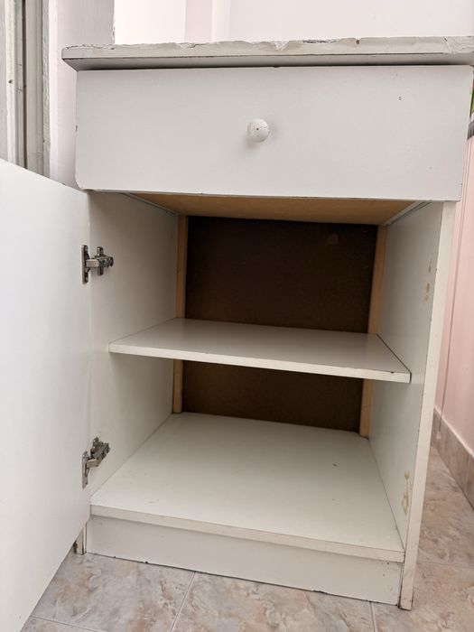 Скрин/шкафче с чекмедже и рафтове