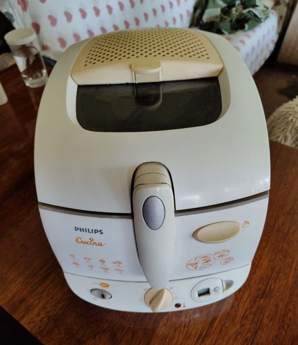 Фритюрница Philips серии Cucina, модель HD6155