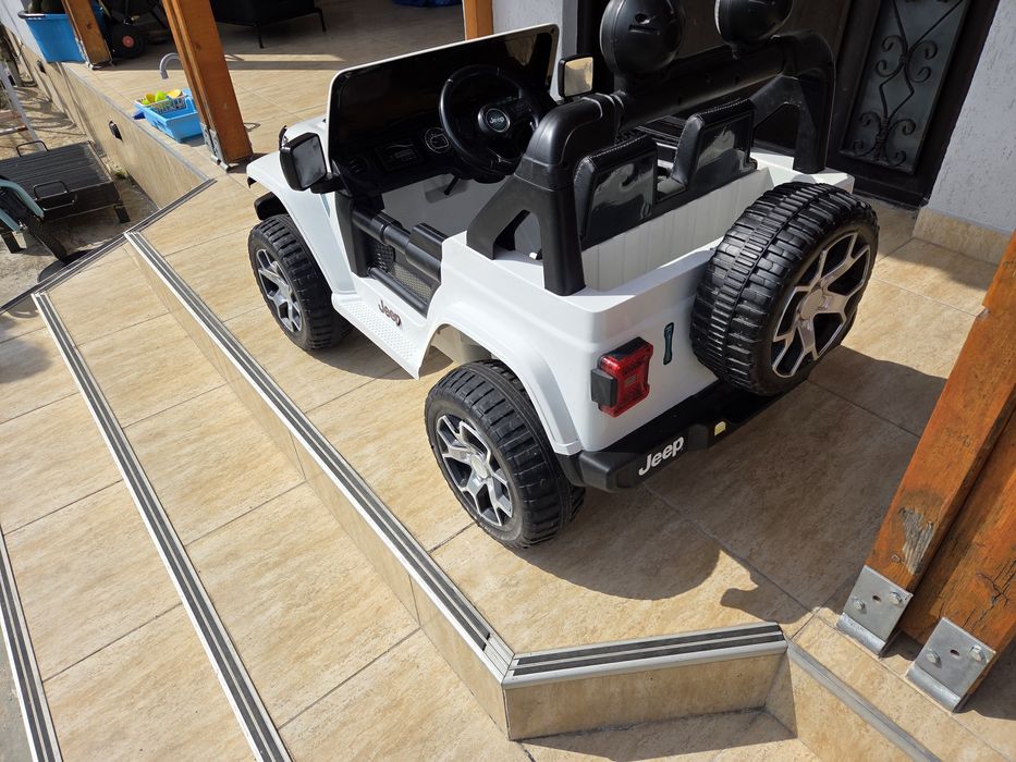 Masinuta electrica Jeep Rubicon cu Baterie NOUA