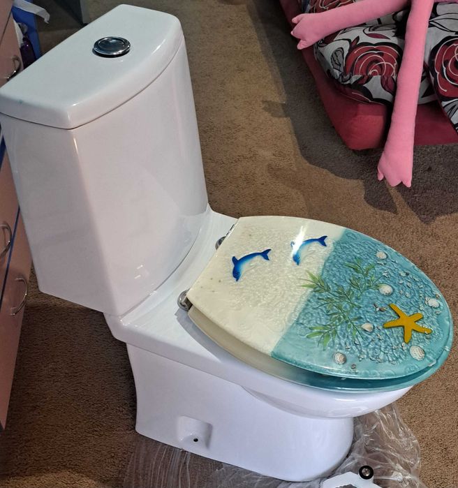 Продаётся унитаз с бачком
