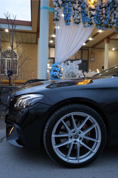 Mersedes benz E300 black