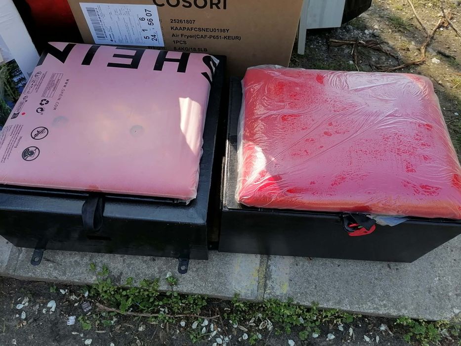 Метални кутии със кожена седалка