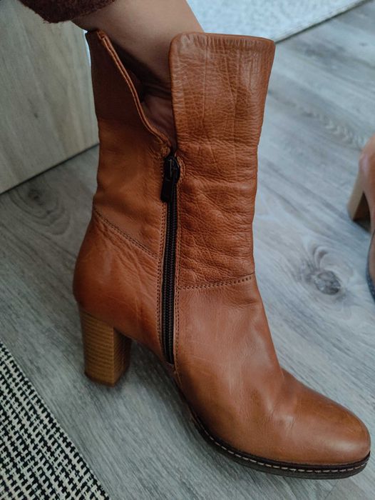 Botine maro, din piele, cu toc