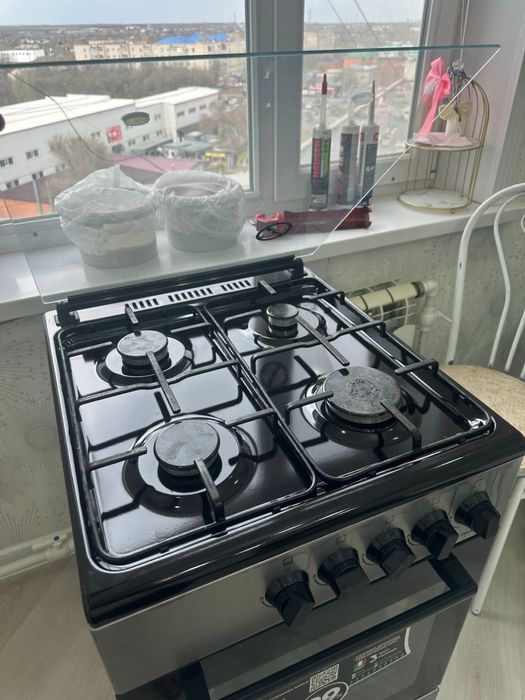 Продам газ плиту