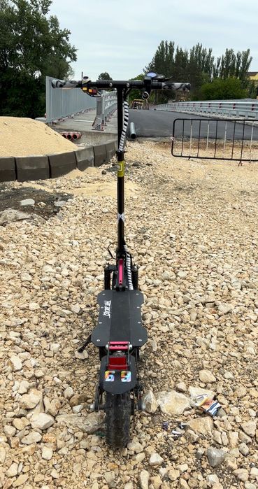 Електрическа тротинетка E-WHEELS E7 до 85 км почти нова