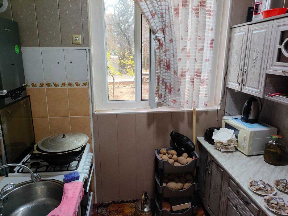 Квартира сотилади 1 этаж хамма шароити бор, 3/1/4