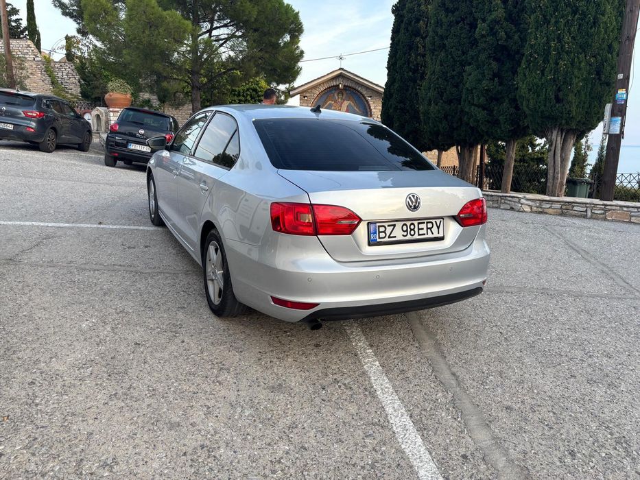 VOLKSWAGEN Jetta 2012 — imagine 3