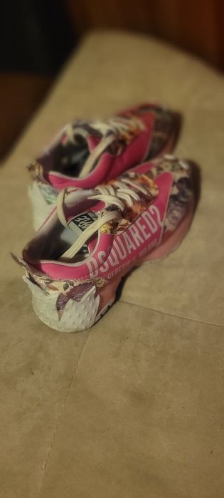 Маратонки Dsquared2 в отлично състояние,носени са много малко.Номер 36