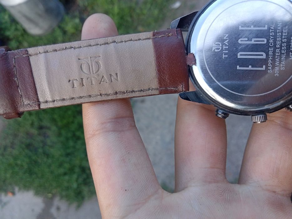 Продаю оригинальные часы Titan Edge