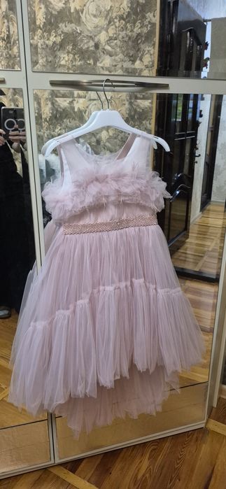 Продам платье на девочку 6-8 лет