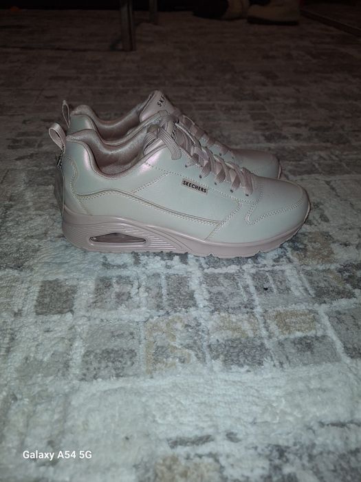 Adidasi Skechers noi 40