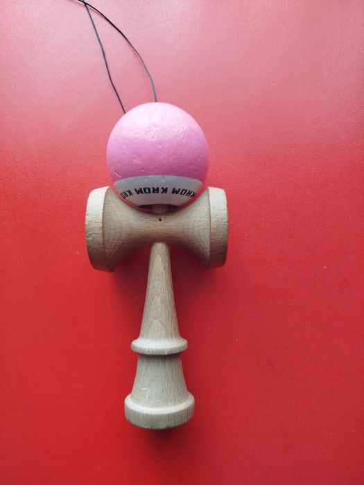 vând kendama krom pop roz