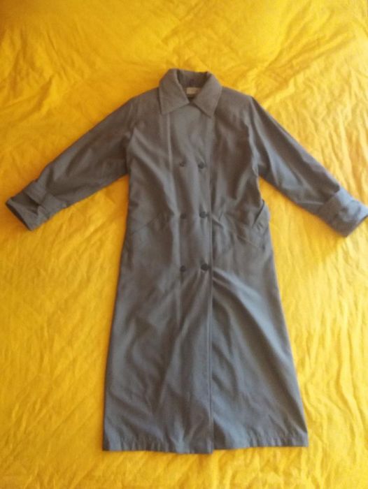 дамски зелен шлифер с допълнителни махащи се подплата и качулка