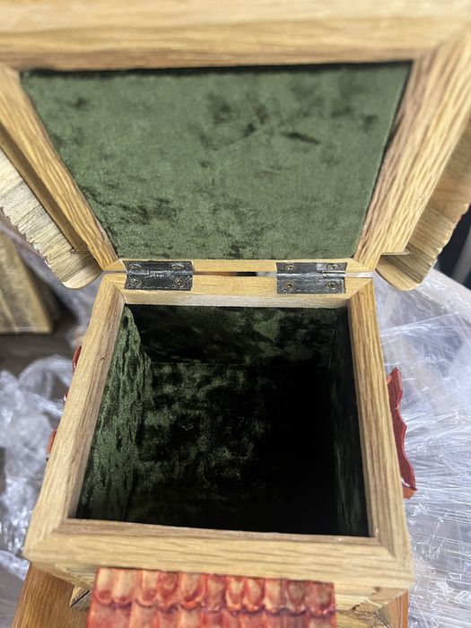 Шкатулка из дерева