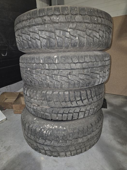 Продавам 4 бр гуми с джанти за пежо 15ки