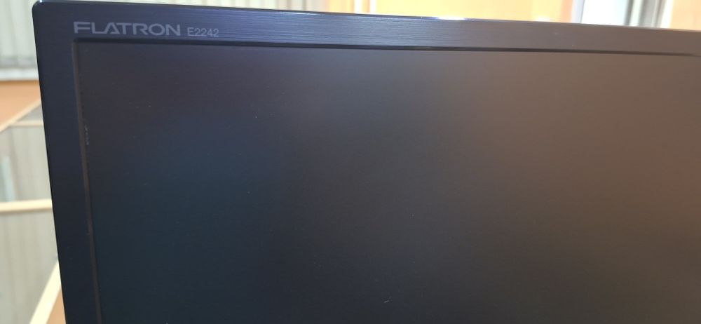 Монитор LG E2242