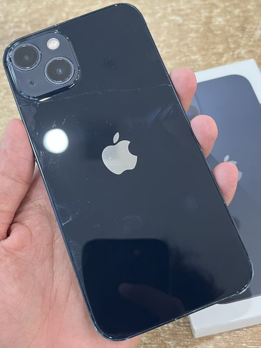 Телефон iPhone 13
