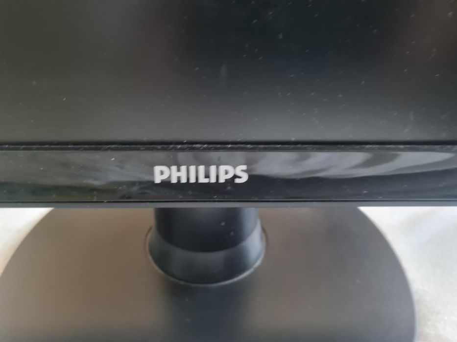 19 инчов монитор Филипс