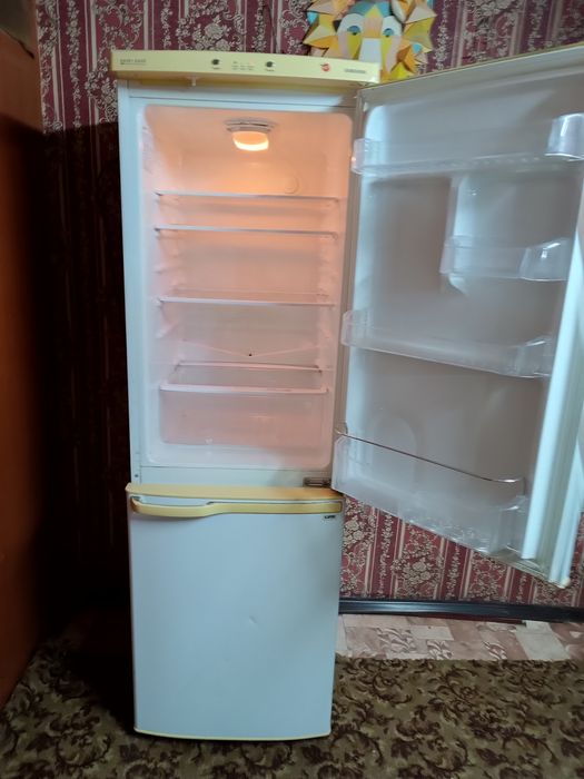 Продам холодильник Самсунг