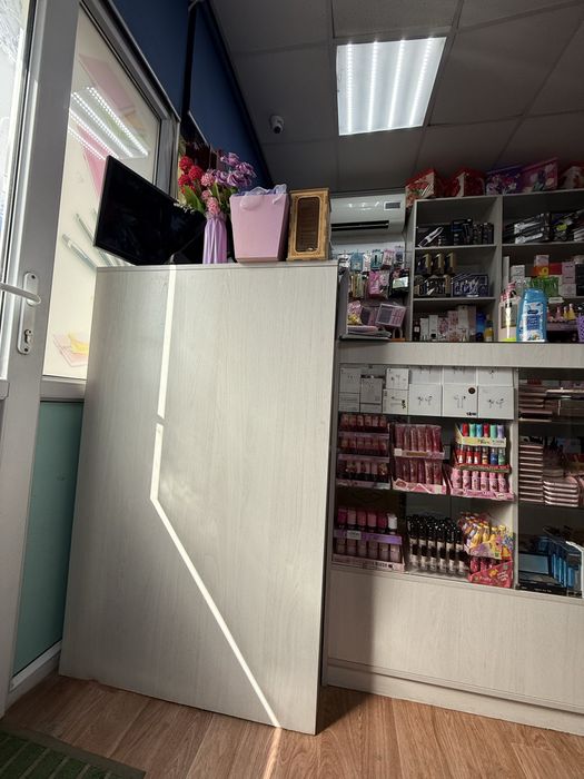 Продается торговая мебель для бутика