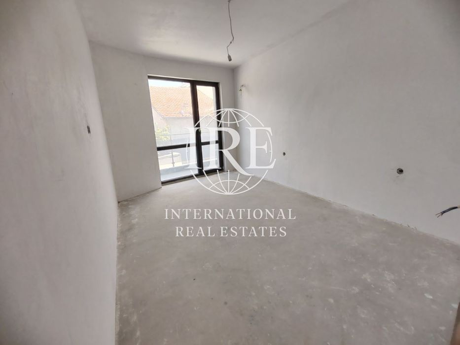 Продава се Двустаен апартамент в Варна, Автогара - 75 кв.м за 1667 €/кв.м - Снимка #4