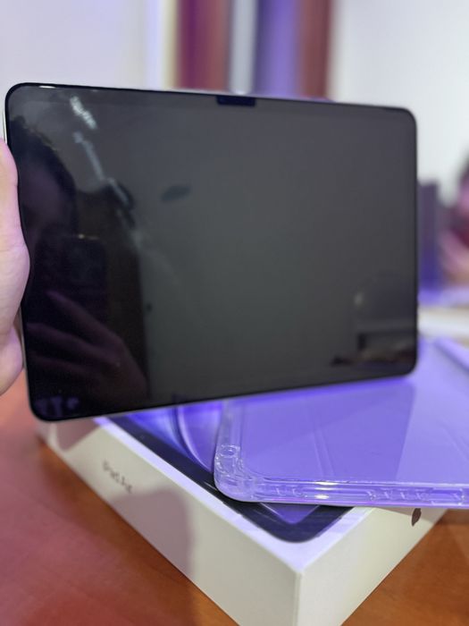 Продам iPad Air 11 (M3) 256 GB