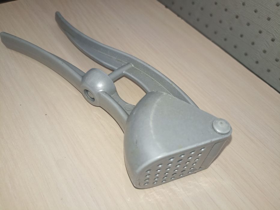 Чеснокадавилка продам