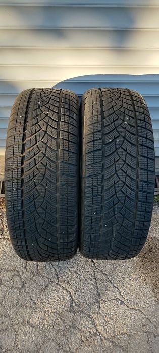 235 55 18 зимни Goodyear