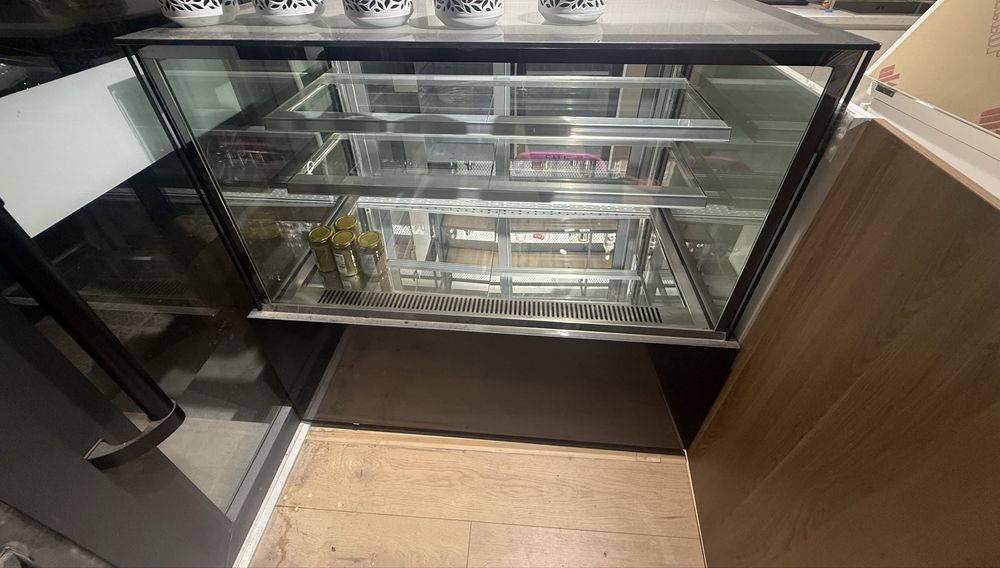 Холодилник витрина