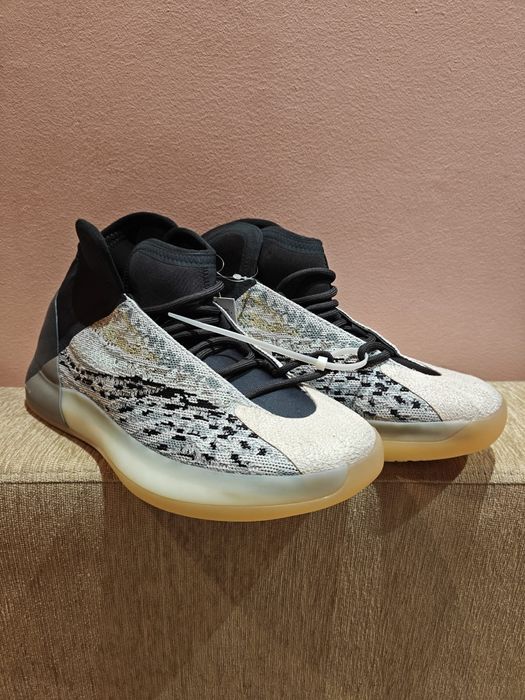 Ghete Yeezy QNTM