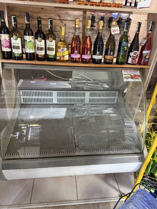 Продам витринный холодильник