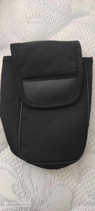 Фотоаппарат и чехол.