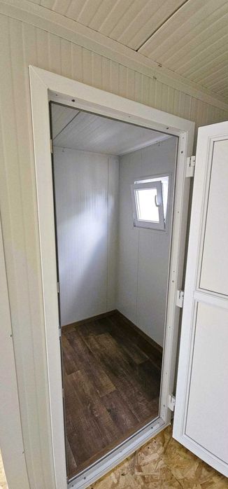 Container locuibil – 8m x 3m x 2,6m + terasă + baie