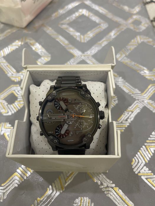 Часы наручные DIESEL