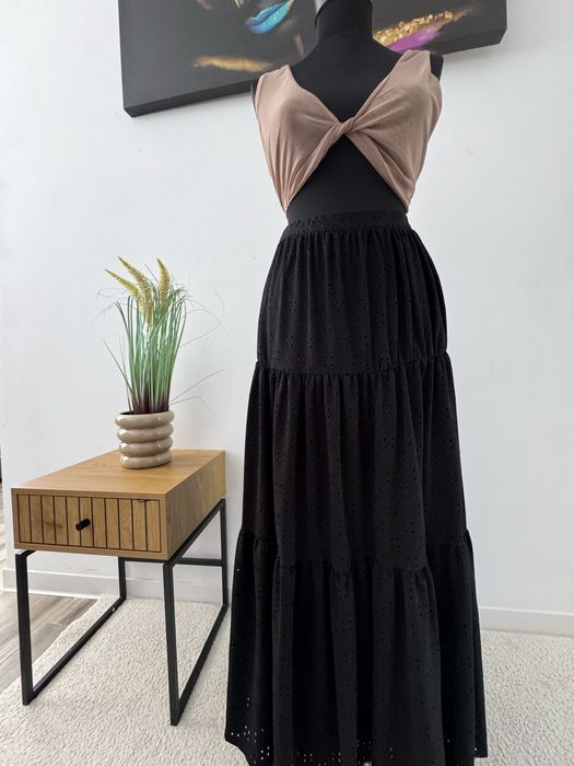 Fusta Boohoo, noua cu eticheta