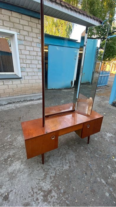 Отдам советское трюмо с зеркалом