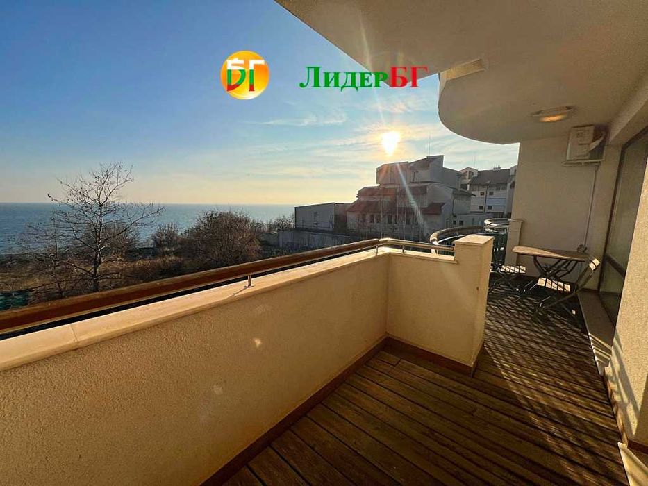 Двустаен апартамент с фронтална морска панорама в комплекс със СПА