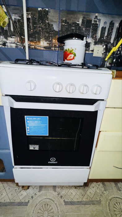 Продам газовую плиту