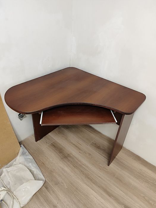 Компьютерный столик 10.000